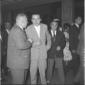 Giulio Andreotti discorre con una persone al teatr ...
