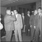 Giulio Andreotti discorre con una persone al teatr ...