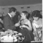 Jean Seberg brinda con Walter Chiari. Sullo sfondo ...