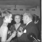 Jean Seberg conversa con Terracini e la moglie Mar ...