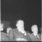 Andreotti seduto in platea tra due persone. Piano  ...