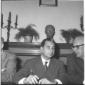 Piano medio di Aldo Moro seduto al tavolo della ri ...