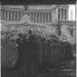 I fotografi riprendono Eisenhower che rende omaggi ...