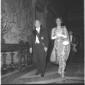 Gaetano Azzariti con la moglie in  un corridoio de ...