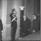Saragat in un corridoio del Quirinale passa davant ...