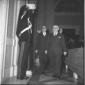 Cesare Merzagora in un corridoio del Quirinale dav ...
