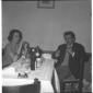 Tino Scotti al ristorante con una donna - piano am ...
