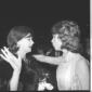 Eleonora Rossi Drago e Elsa Martinelli discorrono  ...
