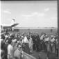 L'arrivo   di Frondizi all'aeroporto. Campo medio