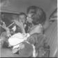 Gina Lollobrigida e il figlio Igor Milko seduti in ...