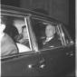 Fanfani con la moglie in una automobile. Piano med ...