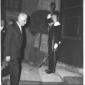 L'ambasciatore sovietico Kozyrev entra nel palazzo ...