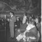 Il re thailandese Bhumibol Adulyadej tiene un disc ...