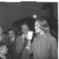 Gisella Sofio beve un bicchiere di latte, sotto lo ...