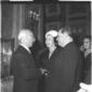 Giuseppe Togni e la moglie salutano l'ambasciatore ...