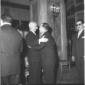 L'ambasciatore Zellerbach abbraccia una personalit ...