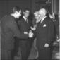 L'ambasciatore Zellerbach, affiancato dalla moglie ...