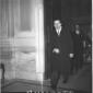 Andreotti mentre esce dal Viminale. Totale