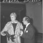 Anita Ekberg e Emilio Schuberth nel foyer del teat ...