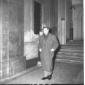 Aldo Moro ripreso mentre entra nella sede di Piazz ...