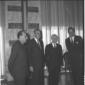 Harriman, assieme ad un proprio collaboratore, rip ...