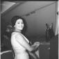 Moira Orfei sorridente all'interno dell'aereo - pi ...