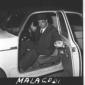 Ripreso all'arrivo, mentre  ancora in automobile, ...