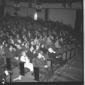 Platea di un cinema gremita di persone per assiste ...
