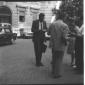 Lombardi, in esterni, discorre con alcuni colleghi ...