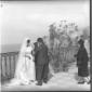 Sullo e la sposa discutono con un fotografo la pos ...