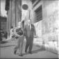 Ripreso Fanfani mentre passeggia con un uomo proba ...