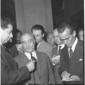 Vittorio Orefice ed altri giornalisti intervistano ...
