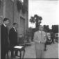 Un partecipante ai funerali di Luigi Einaudi all'e ...