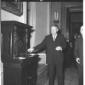 Gaitskell ripreso durante il ricevimento a Villa M ...