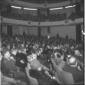 Persone presenti in sala del teatro Eliseo per asc ...