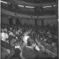 Persone presenti in sala del teatro Eliseo per asc ...