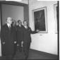 Gronchi visita la mostra guidato da Bellonzi - tot ...