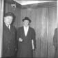Antonio Segni in una ascensore - piano americano