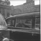 Jacqueline Kennedy con un cardinale nei sedili pos ...