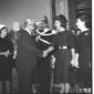 Jacqueline Kennedy stringe la mano a Giovanni Gron ...