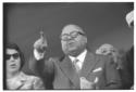 Guido Gonella con la figlia sul palco della autori ...