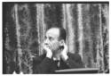 Un delegato al tavolo degli oratori durante i lavo ...