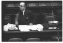 Pella seduto sui banchi del governo - piano americ ...