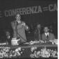 Moro tiene il suo intervento durante il congresso  ...