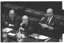 Fanfani durante il suo intervento alla Camera; acc ...