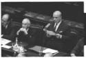 Fanfani durante il suo intervento alla Camera; acc ...