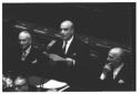Fanfani durante il suo intervento alla Camera; acc ...