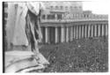 Piazza San Pietro gremita di fedeli accorsi per as ...