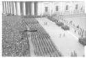 Militari in formazione a piazza San Pietro per ass ...