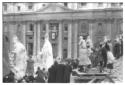 I fotografi riprendono l'incoronazione del papa Gi ...